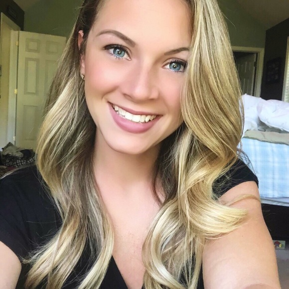 Meet your Posher, Danielle - Picture 1 of 1